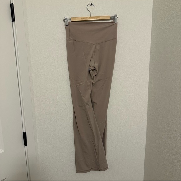 Aerie Offline Cross Over Waist Flare Leg Leggings Size Large Grayish Pink - Picture 7 of 8